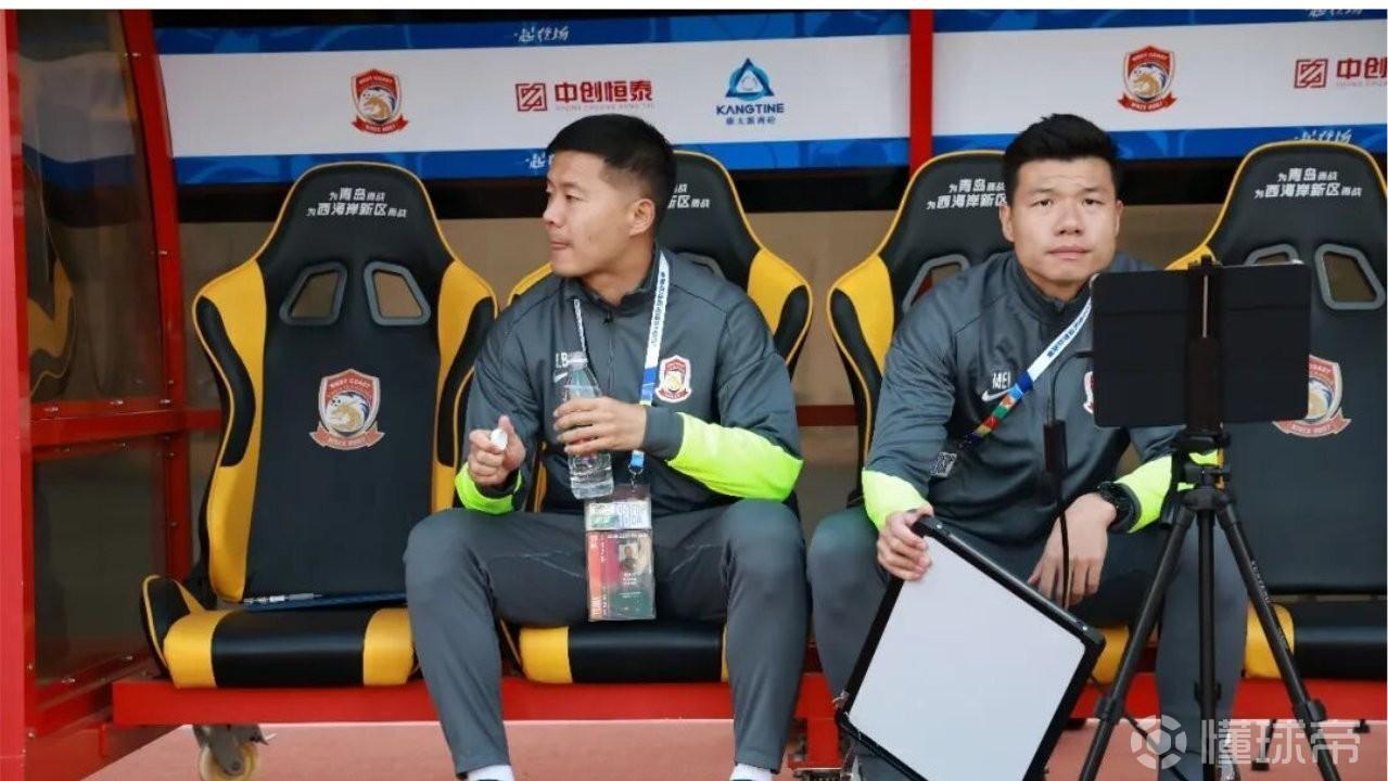 足球报:郑智禁赛期间拥有全权指挥权,本土教练消除临场沟通障碍