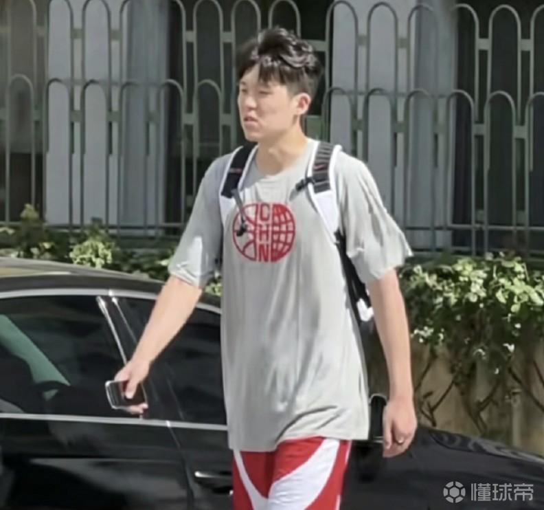 备战世预赛，杨瀚森、曾凡博和贺希宁已经与男篮国家队会合